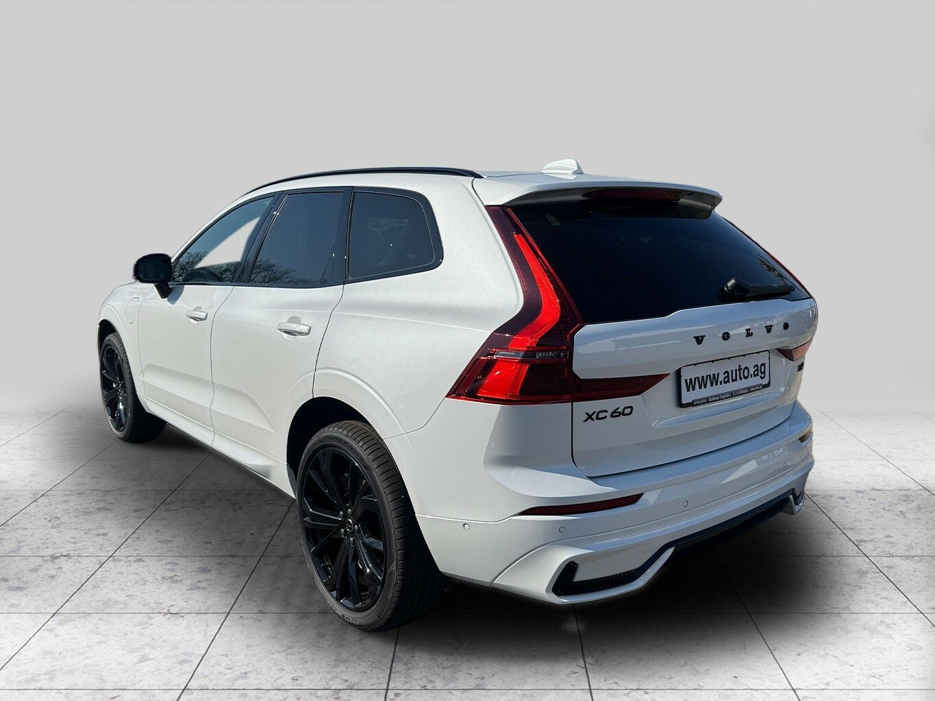 Volvo XC60 T6 PLUS BLACK ED. AHK imagem 3