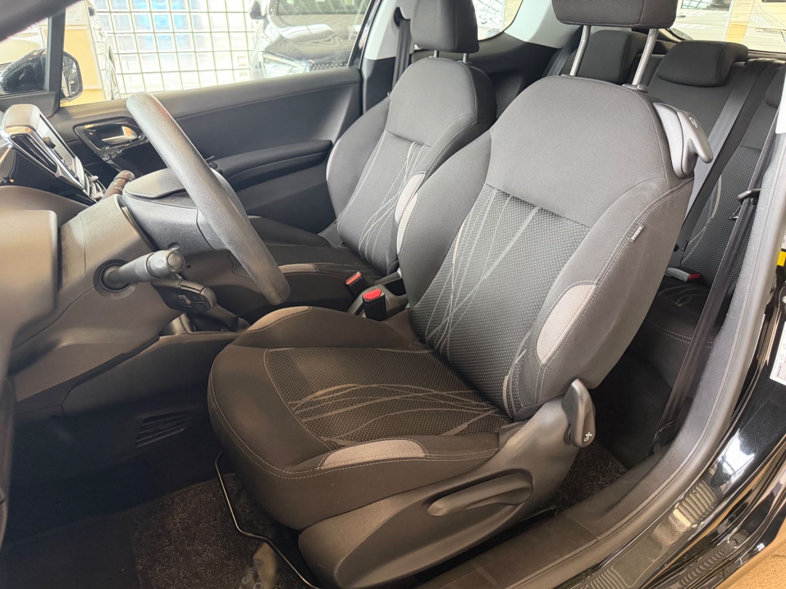 Fahrzeugabbildung Peugeot 208 Active