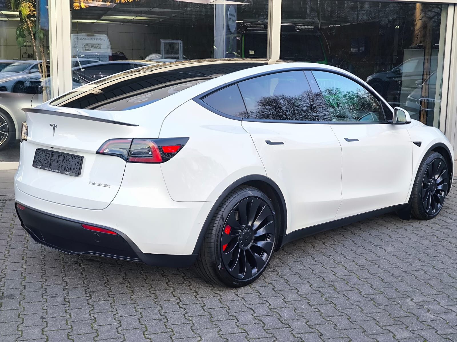 Fahrzeugabbildung Tesla Model Y PERFORM AWD PANO+NAVI+STDHZ+LED+ACC+360+