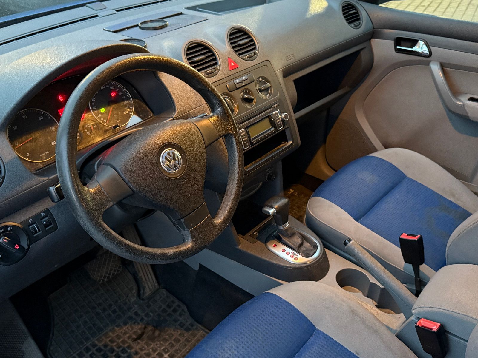 Fahrzeugabbildung Volkswagen Caddy Maxi Life 1.9 TDi DSG 7-Sitzer AHK PDC