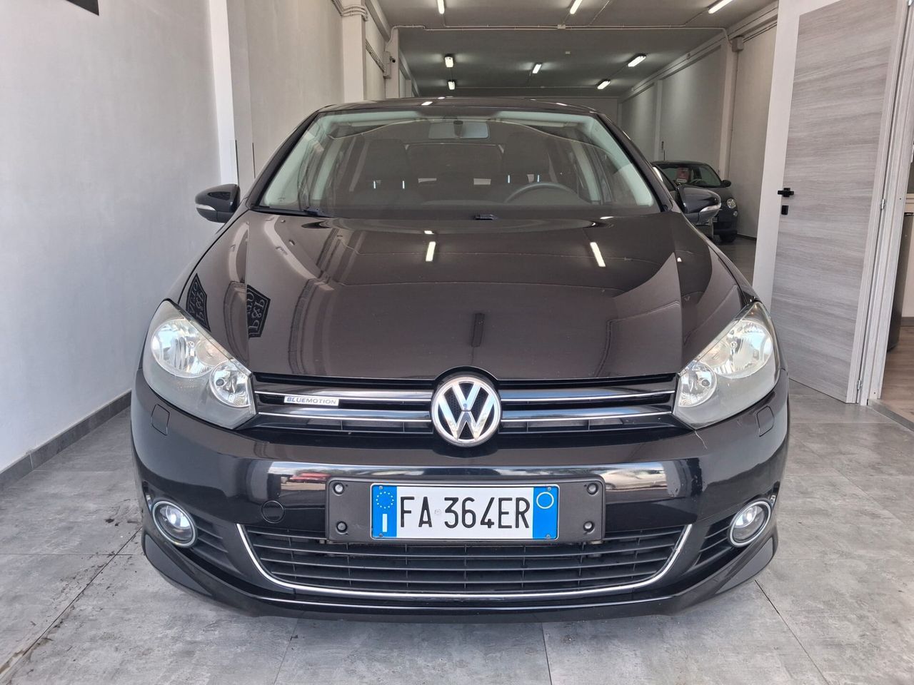 Volkswagen Golf - 1