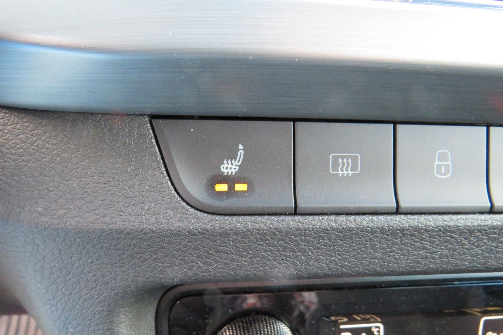 Fahrzeugabbildung SKODA Fabia Combi Ambition SITZH. GRA PDC NAVI APP 1.H