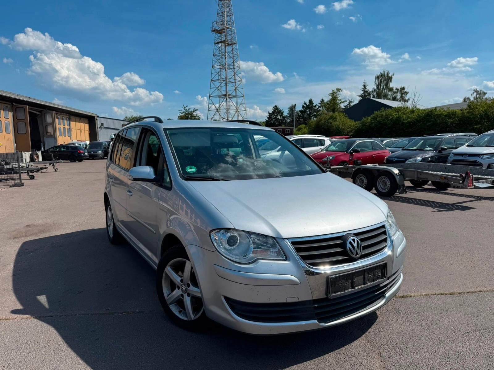 Volkswagen Touran 2007 — rear view