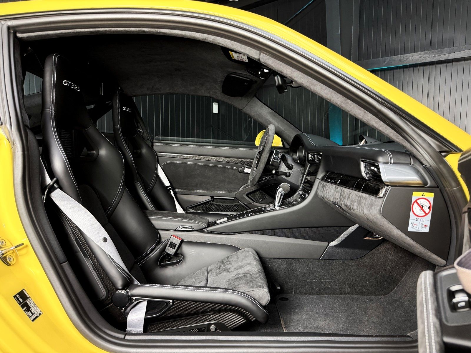 Fahrzeugabbildung Porsche 911 GT3 RS + vor OPF + 266 km + PCCB + Clubsport
