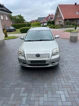 Toyota Avensis - Toyota Avensis aus 2005 mit Diesel-Antrieb