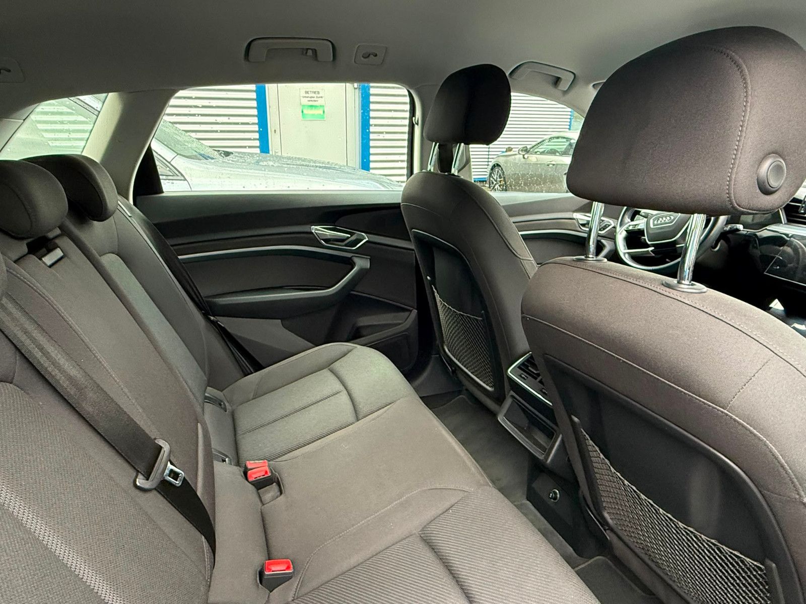 Fahrzeugabbildung Audi e-tron 50 quattro 71 KWH, LED, Navi, SOH 90,7%