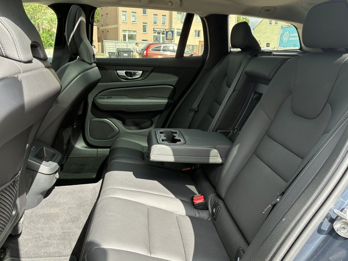 Volvo V60 B4 Plus Dark PANO HUD MEMORY foto 11