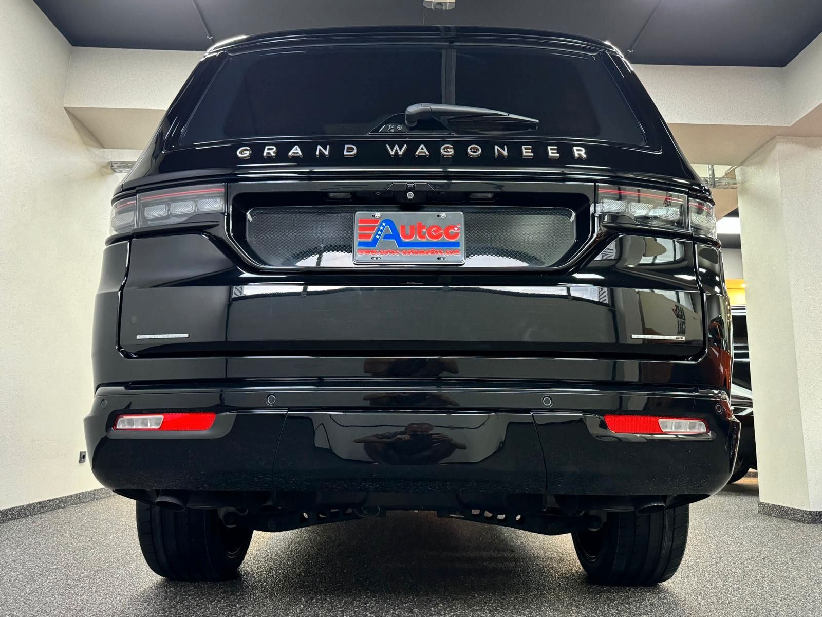 Fahrzeugabbildung Jeep GRAND WAGONEER SER. III BLACK LINE-24"6.4L V-8 .