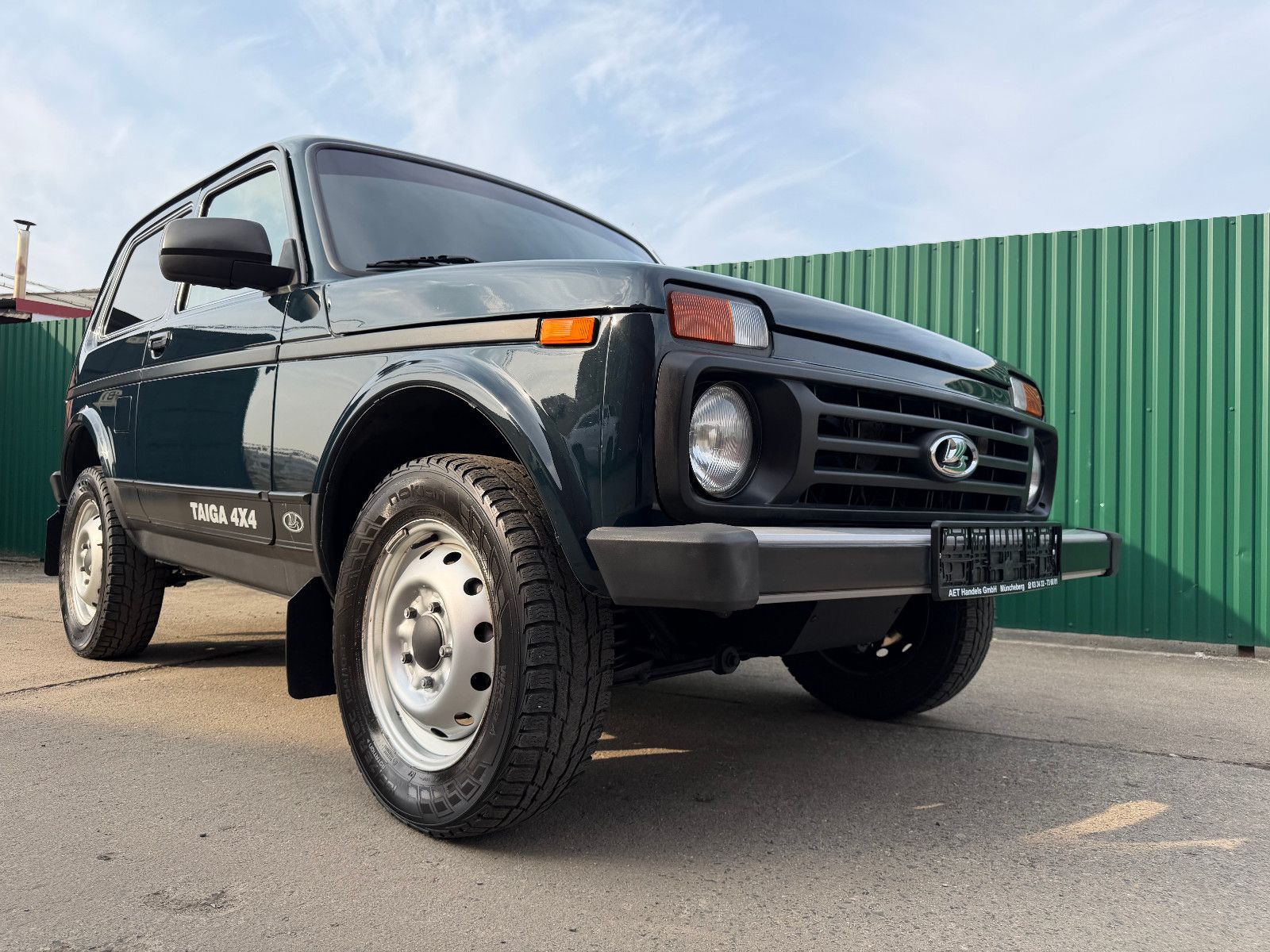 Fahrzeugabbildung Lada TAIGA-NIVA / AHK / ZV /  RADIO / SOFORT