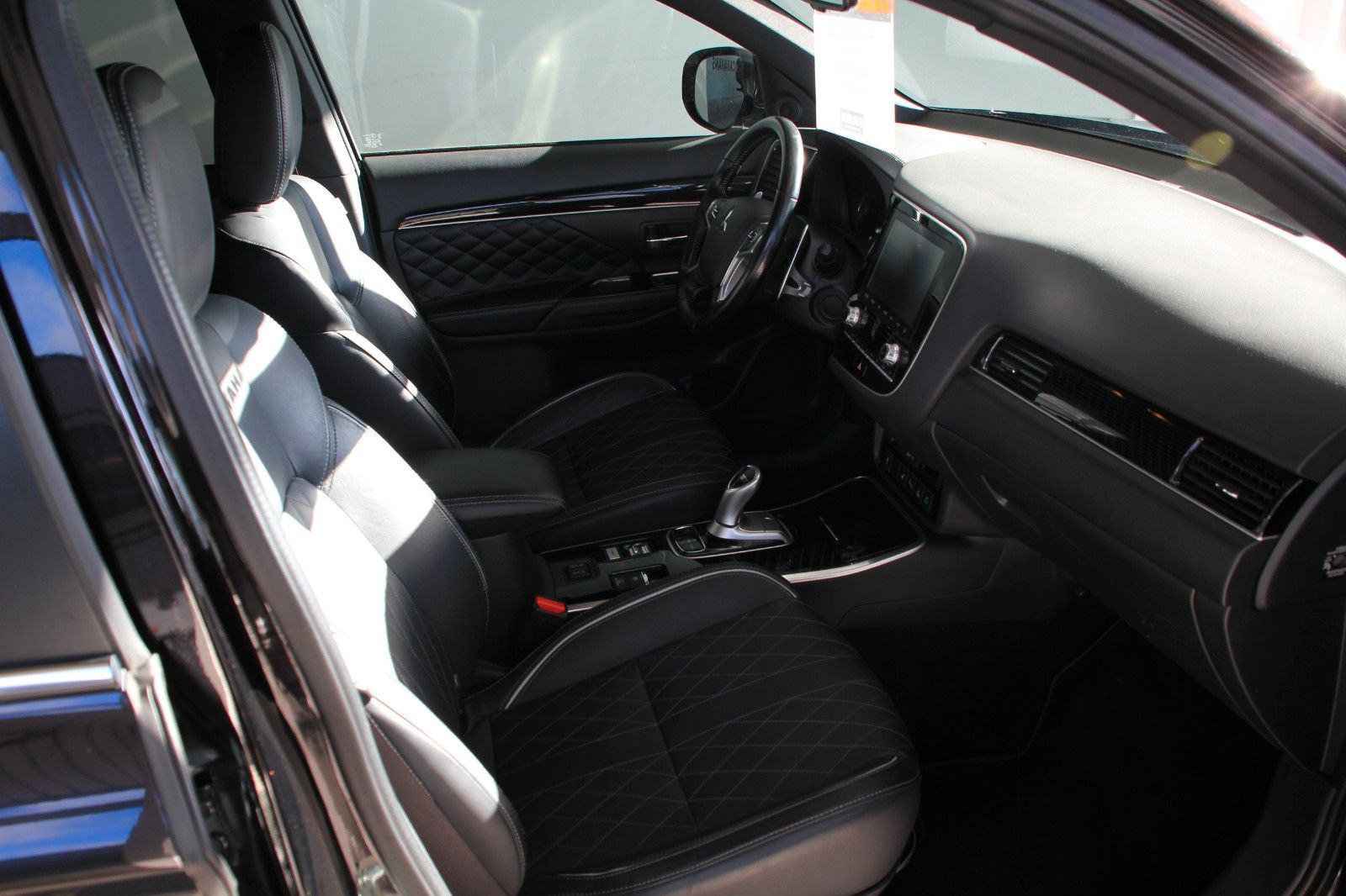 Fahrzeugabbildung Mitsubishi Outlander PHEV 4WD Plus Spirit