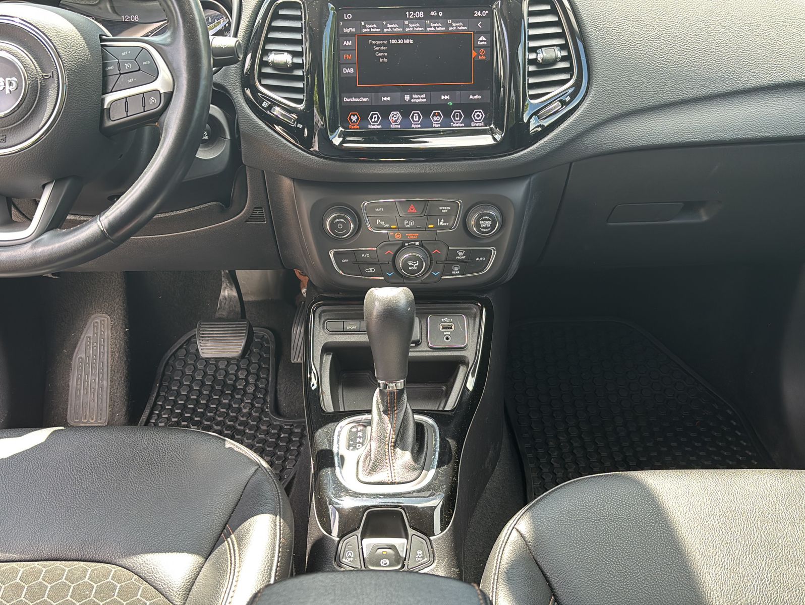 Fahrzeugabbildung Jeep Compass 1.3 T-GDI I4 LIMITED DCT 150 PS