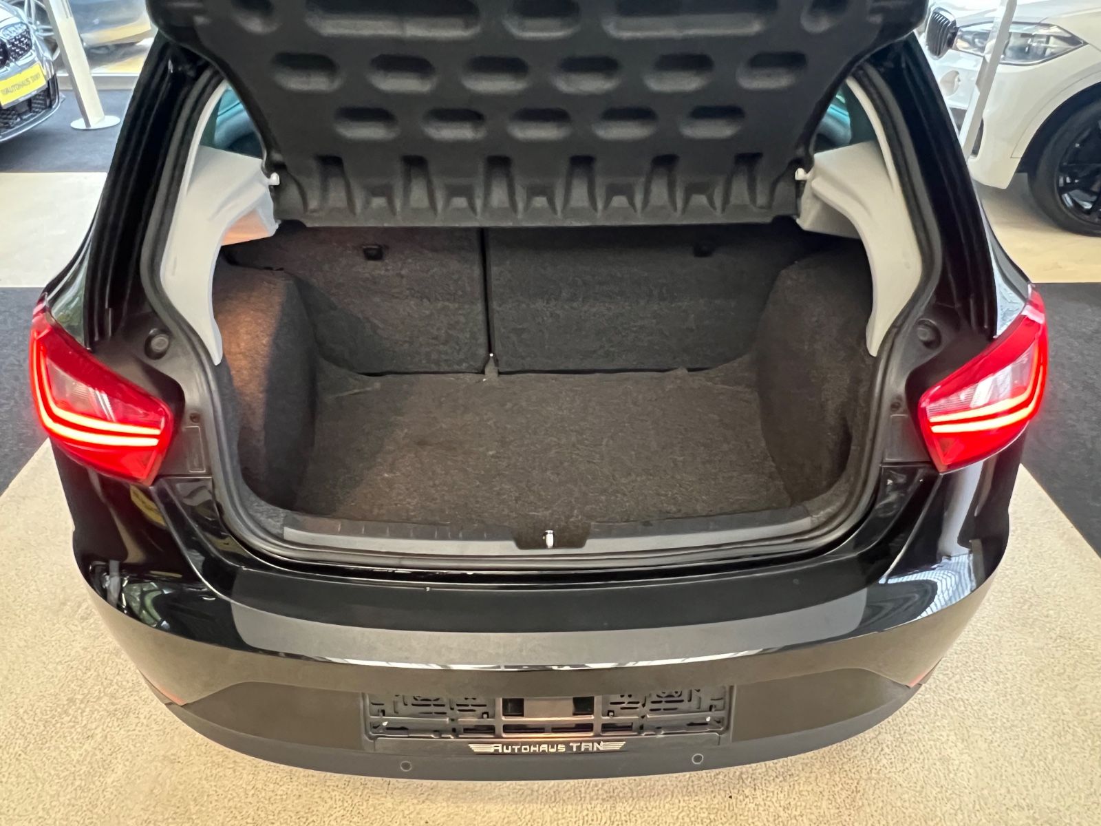 Fahrzeugabbildung SEAT Ibiza Style *NAVI * SITZHEIZUNG *KLIMAAUTOMATIK*