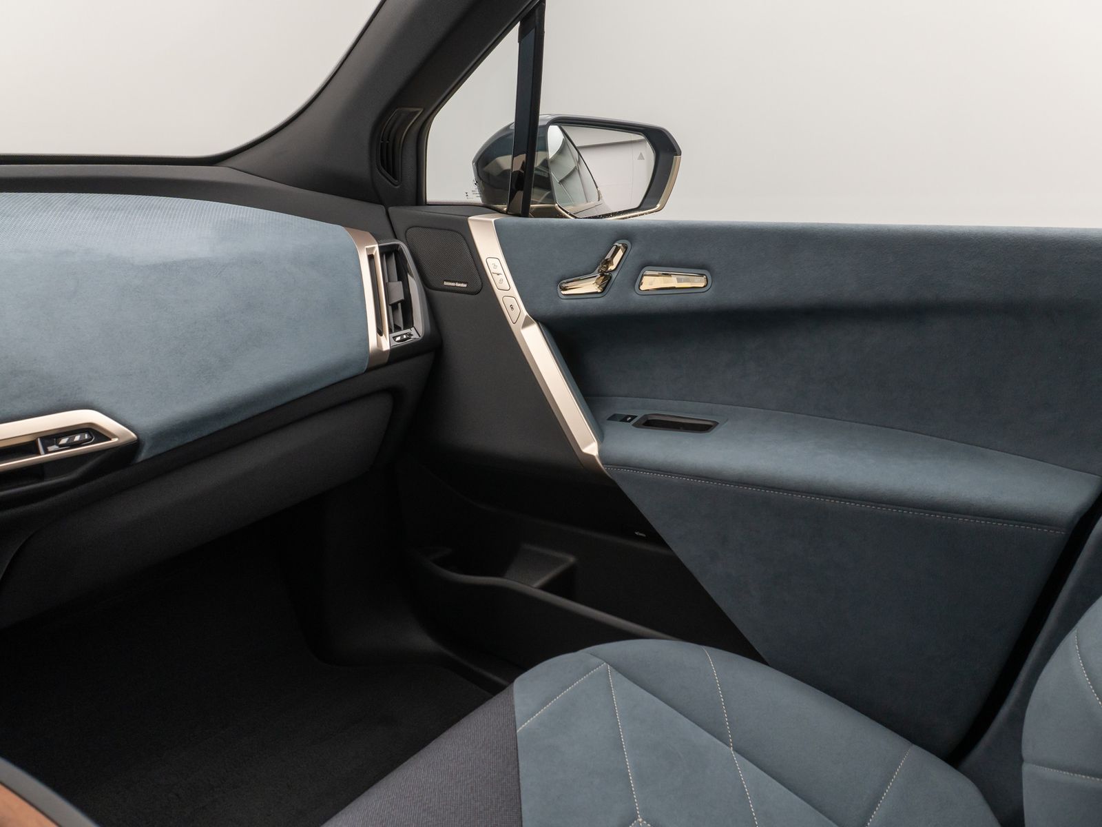 Fahrzeugabbildung BMW iX xD50 Panorama 360°Laser DAB H/K AHK Sport 22"