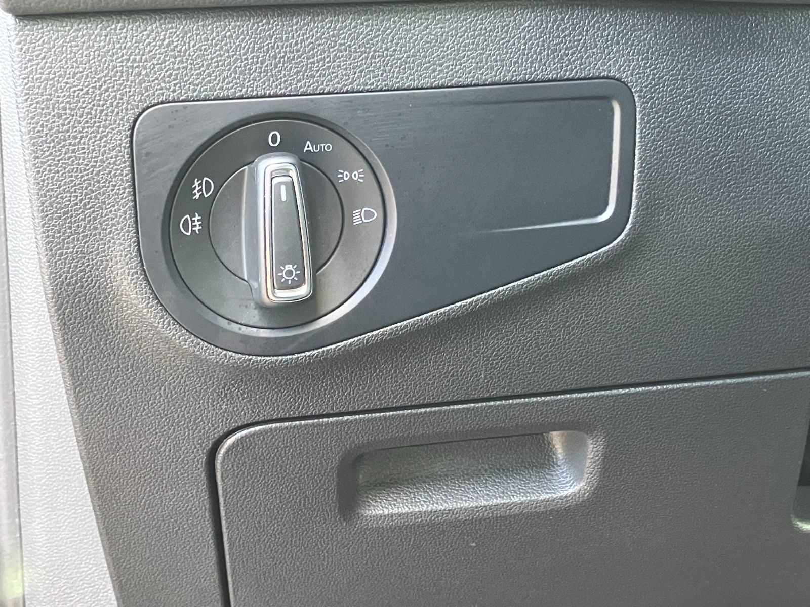 Fahrzeugabbildung Volkswagen Tiguan TDI Highline DSG LED NAVI AID ACC RFK SH