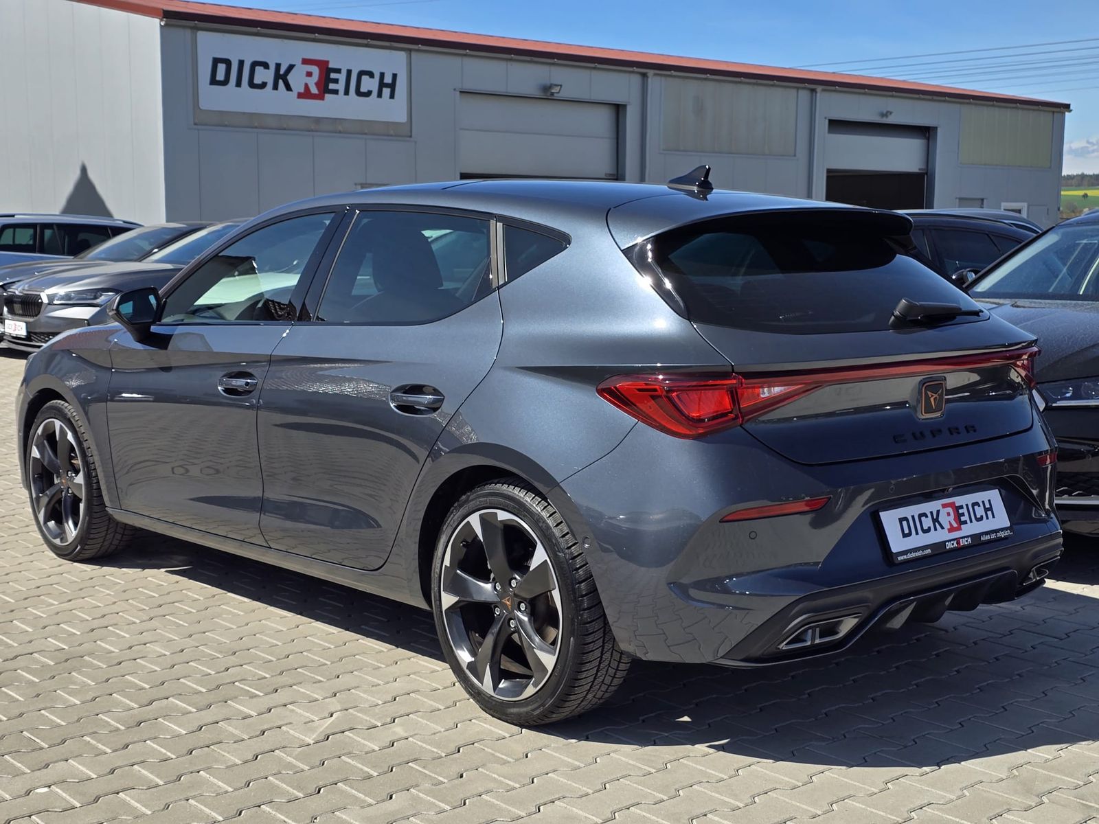 Fahrzeugabbildung CUPRA Leon 1.5 eTSI DSG MATRIX*PANO*ACC*DCC*KAM*WINTER