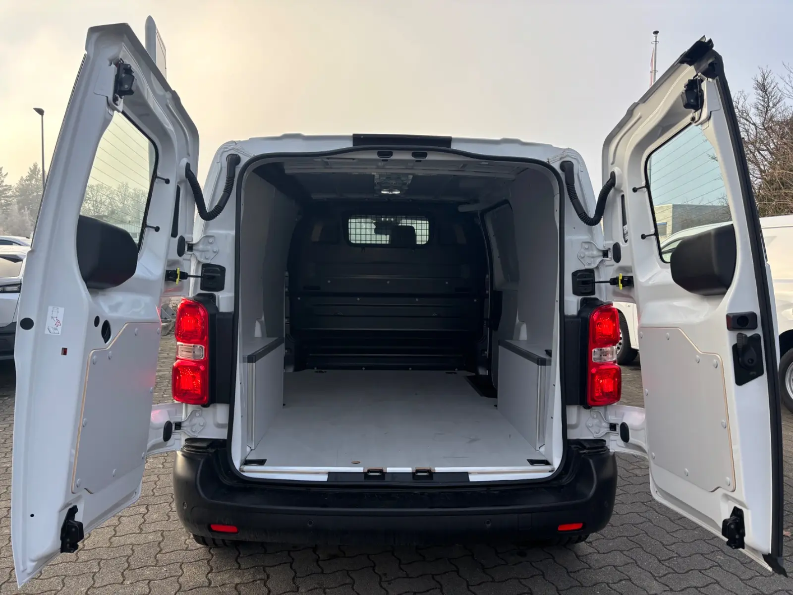 Peugeot e-Expert M L2 75kWh AKKU