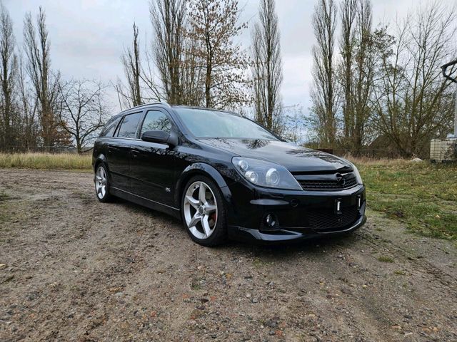 Opel Astra H Caravan OPC Line