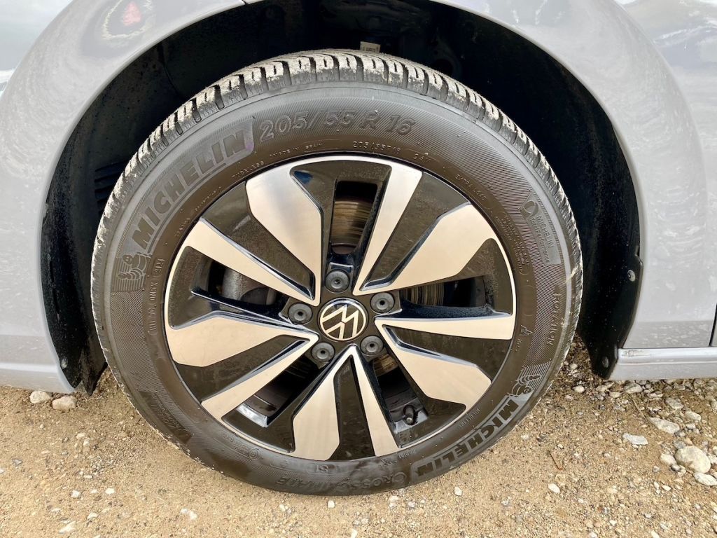 Fahrzeugabbildung Volkswagen Golf Variant 1.5 TSI Life AHK GZJR AAC KAM SHZ