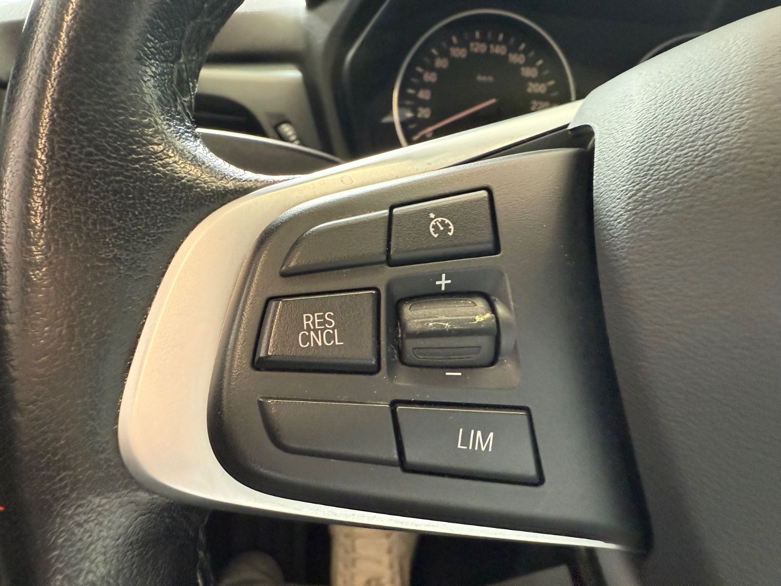 Fahrzeugabbildung BMW 220 i Active Tourer Advantage Business-Paket