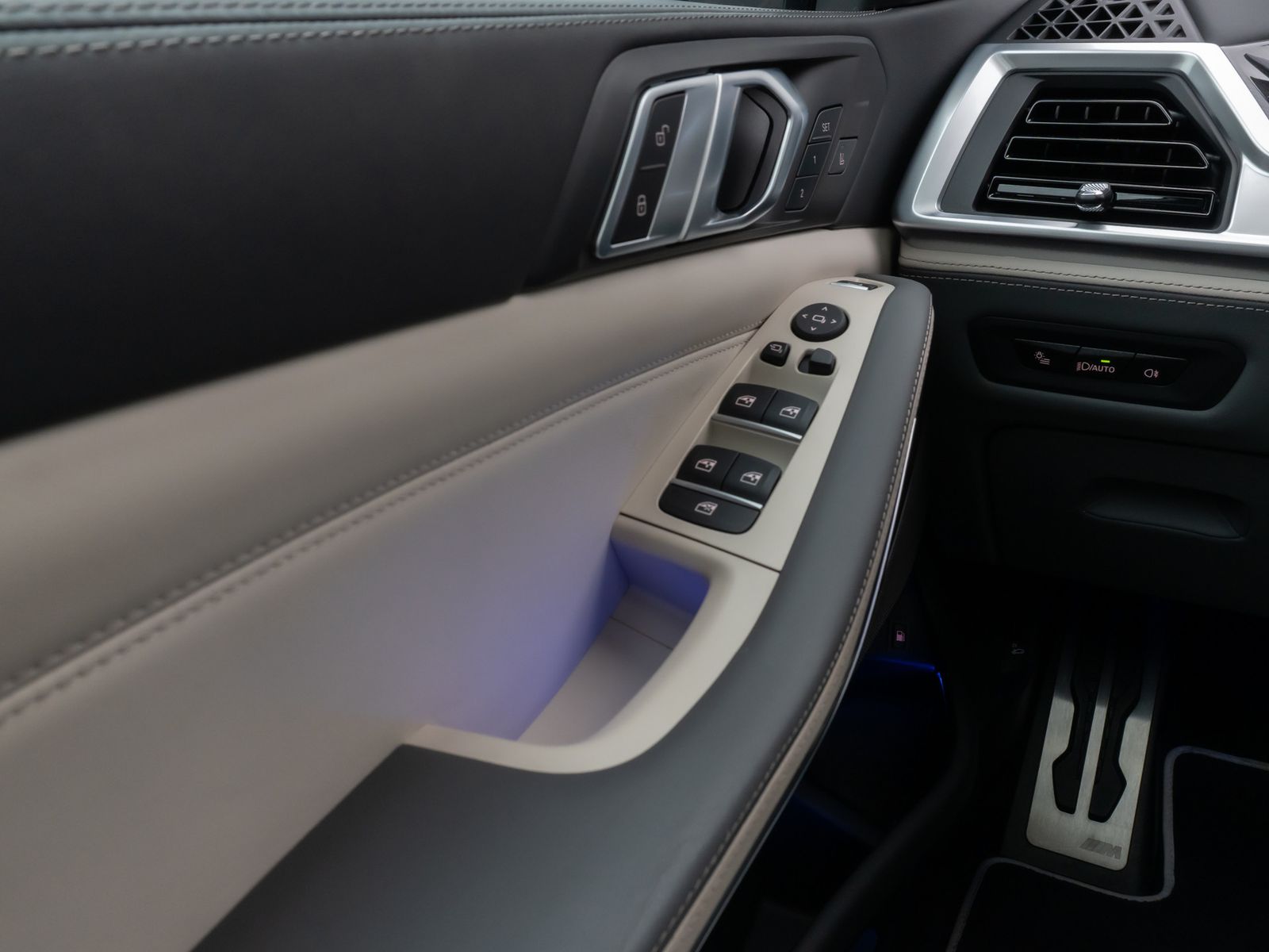 Fahrzeugabbildung BMW X5 xD50e M Sport 360°H/K Panorama Individual 22"