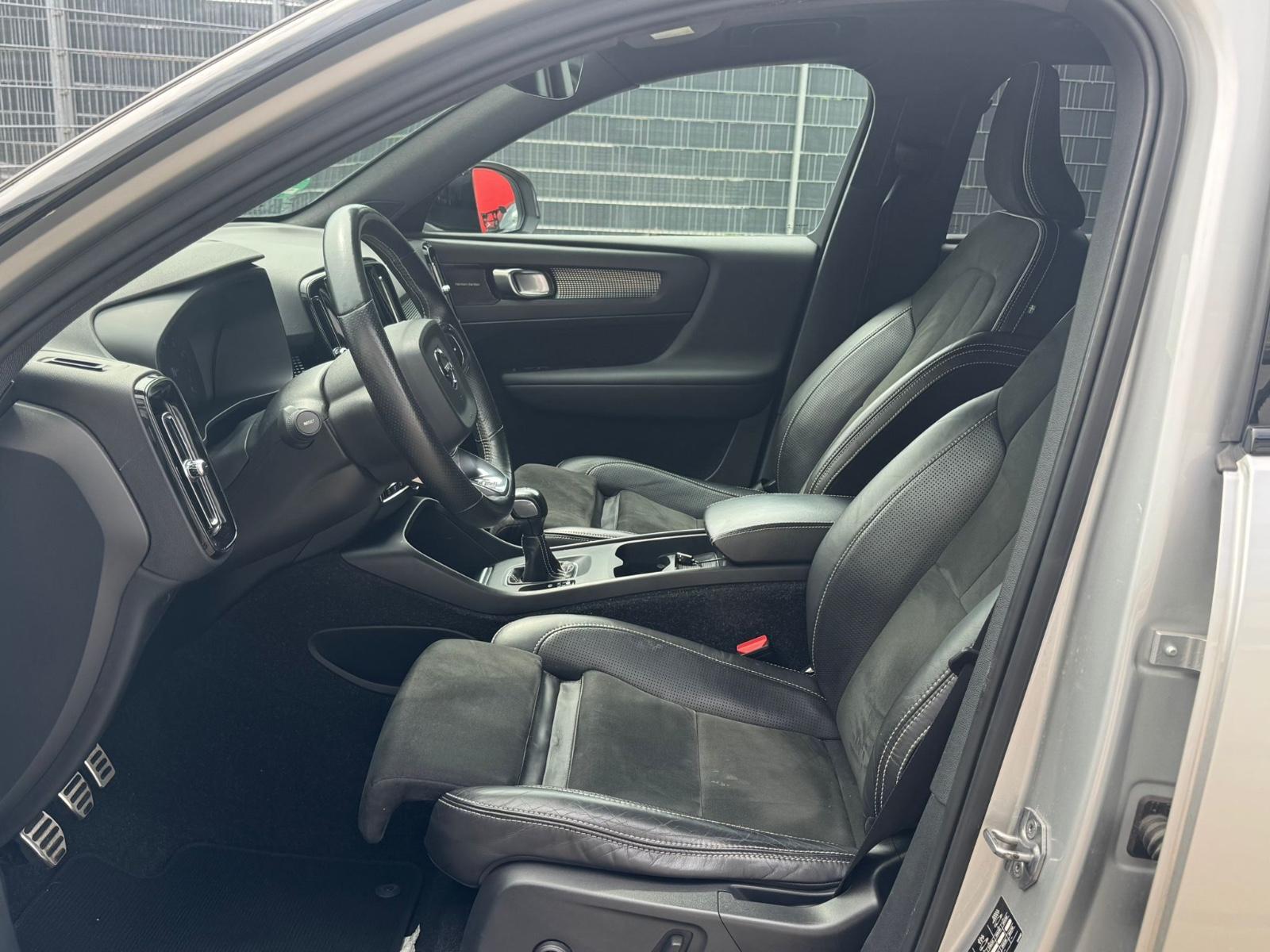 Volvo XC40 R Design 2WD T3-Xenium-Sensus-Kamera-Pano-