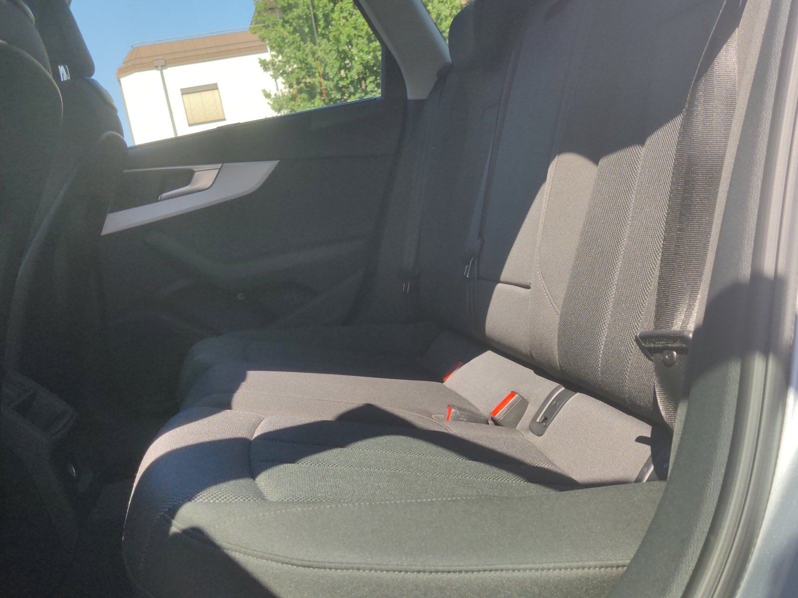 Fahrzeugabbildung Audi A4 Avant 30 TDI advanced AHK,Kamera,Navi,PDC,SHZ