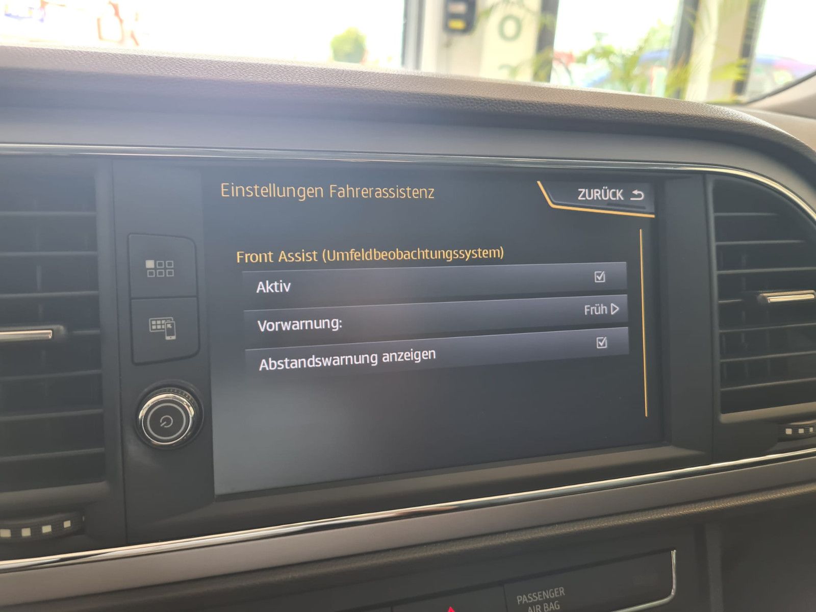 Fahrzeugabbildung SEAT Leon Style / 1. HAND / SCHEKCHEFT / GARANTIE