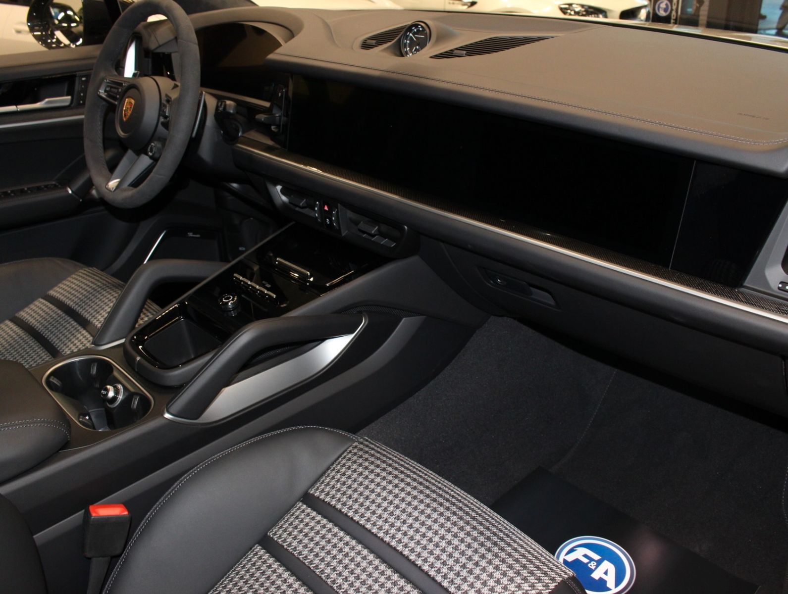 Fahrzeugabbildung Porsche Cayenne S Coupé Leichtbau-Sport-Paket Carbon