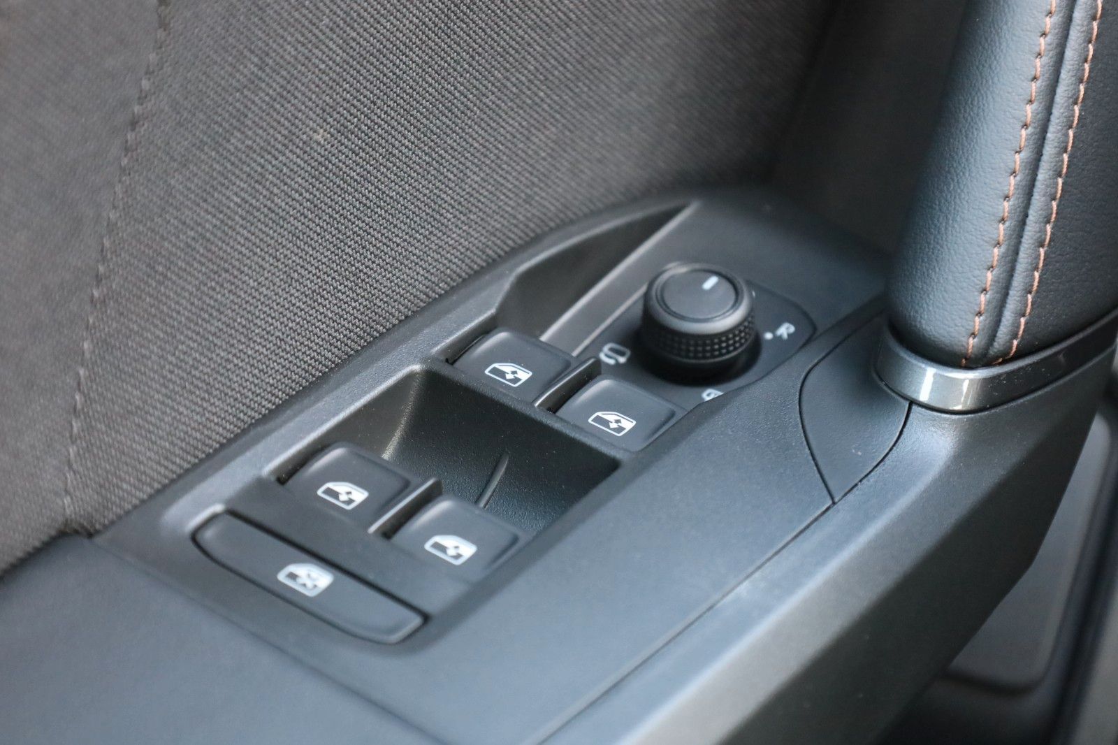 Fahrzeugabbildung CUPRA Leon Sportstourer 1.5 eTSI 110 kW DSG *AHZV