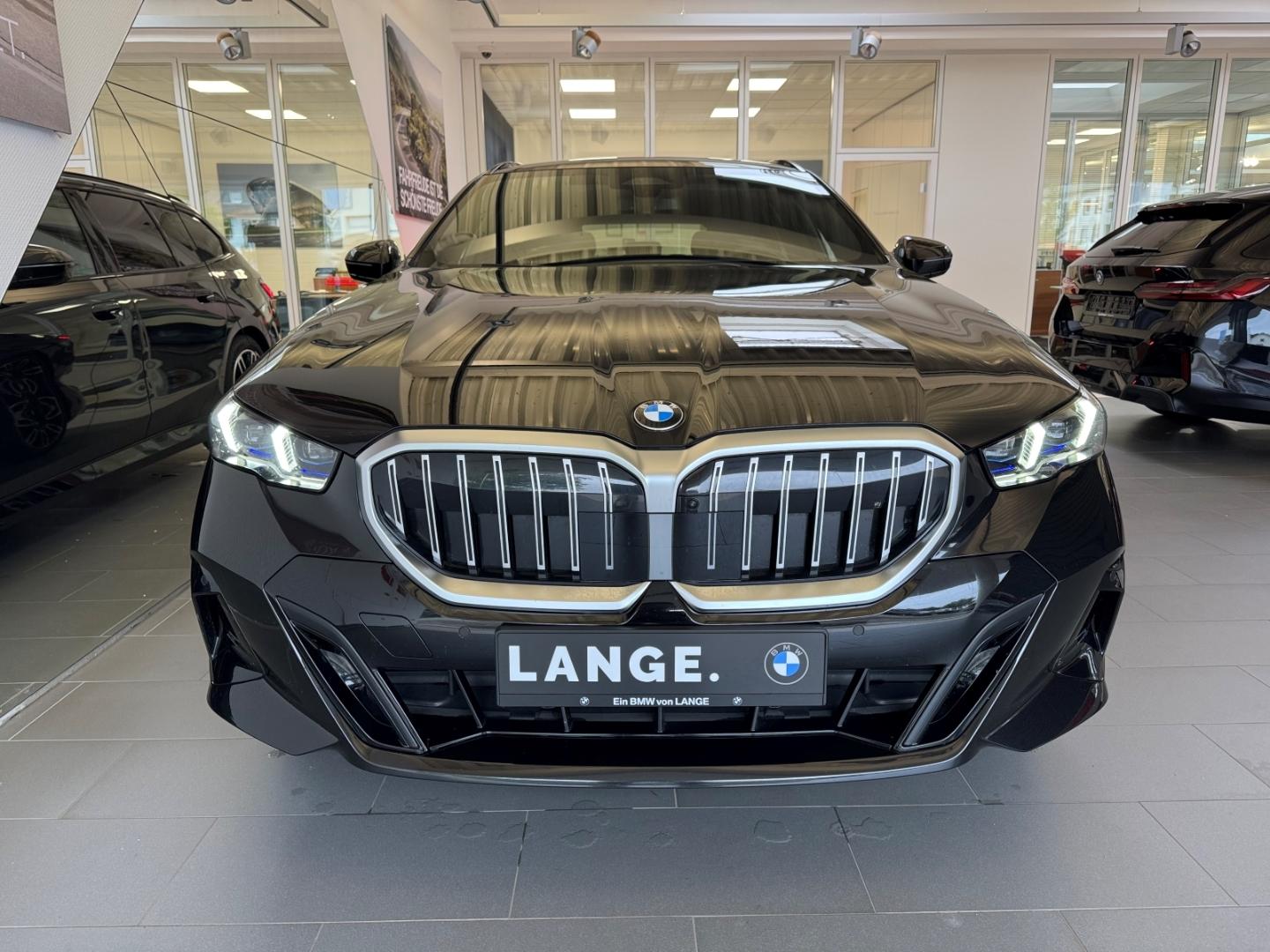 BMW 520 i MSPORT HEADUP+ANHÄNG.KUPPL.+STANDHZ.+PANO+