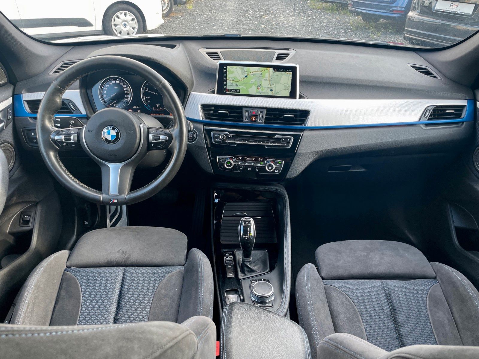 Fahrzeugabbildung BMW X1 xDrive20d Aut. M SPORTPAKET Navi HUD LED VOLL