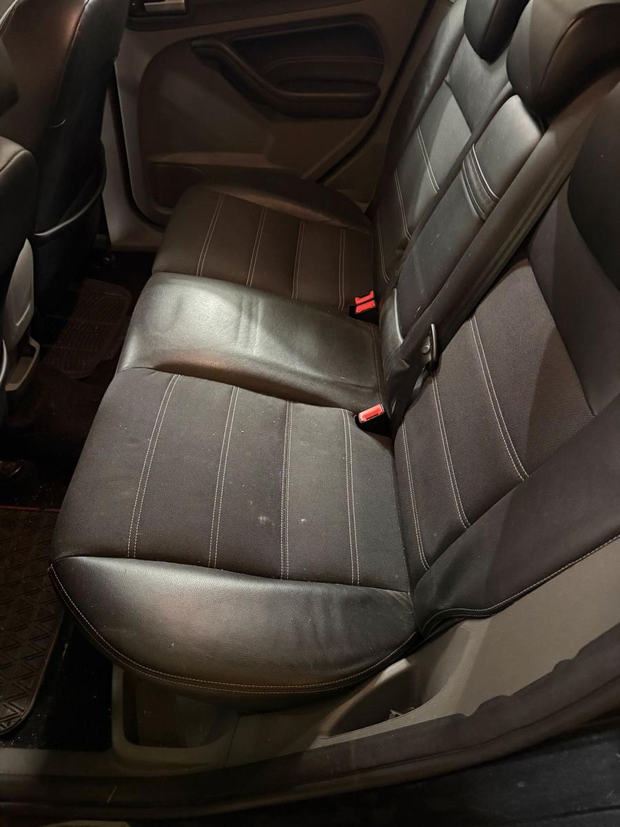 Ford Focus 2009 — photo 12