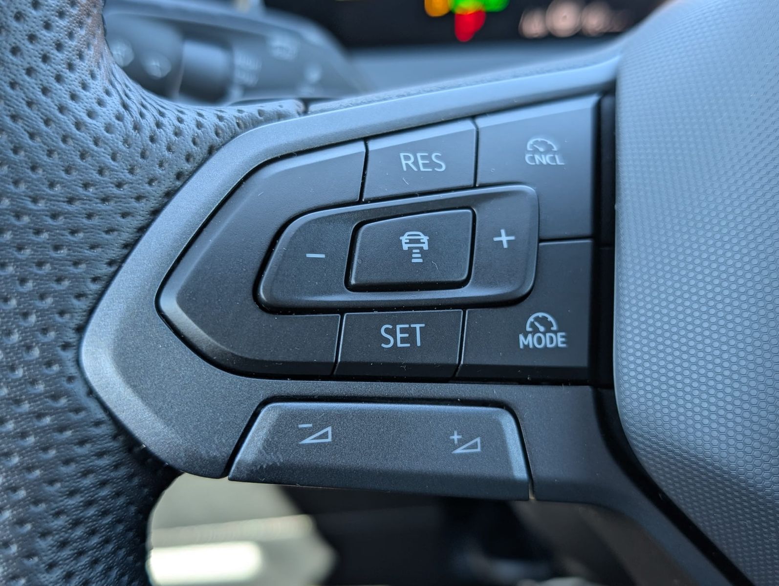 Fahrzeugabbildung Volkswagen Tayron 2.0TDI 4M R-Line 7Si*MATRIX*AHK*PANO*H&K