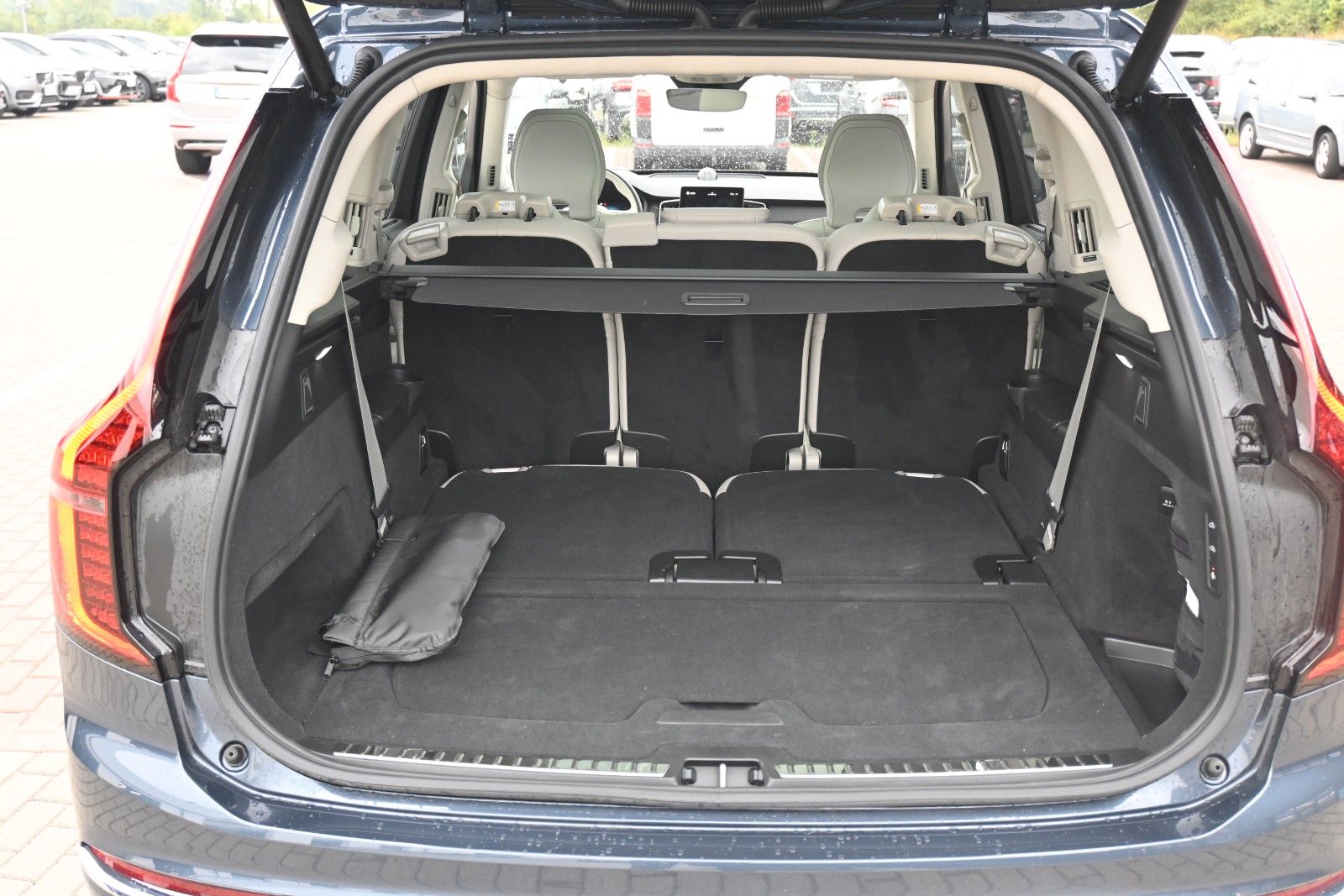 Fahrzeugabbildung Volvo XC90 T8 Ultra Bright AWD*LUFT*AHK*B&W*Massage*