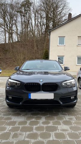 BMW 118i grau