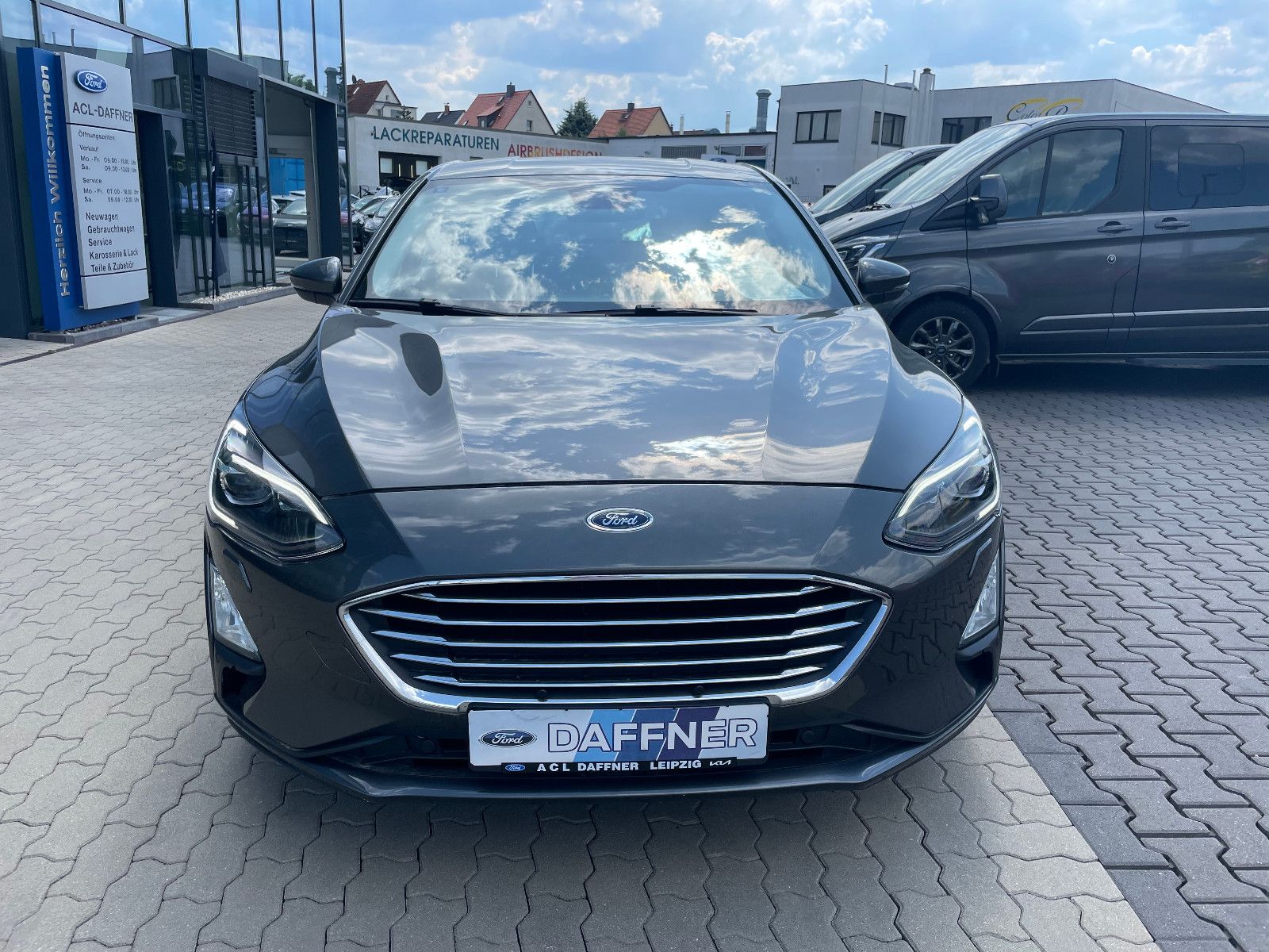 Fahrzeugabbildung Ford Focus Lim. Titanium Verkehrzeichenerk., LED