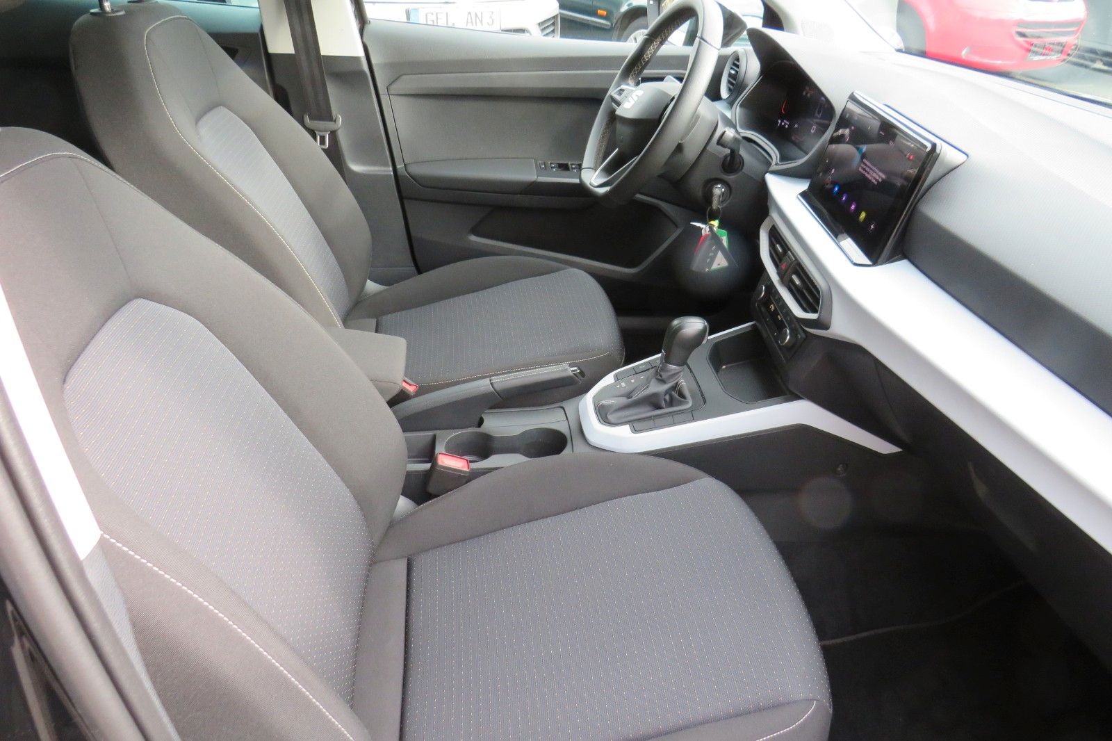 Fahrzeugabbildung SEAT Arona Style DSG LED NAVI DAB GRA PDC 1.HD