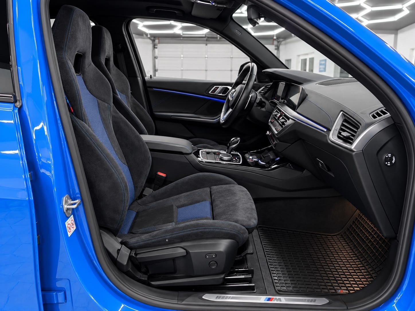 Fahrzeugabbildung BMW 120 d Lim. M Sport/NAVI/LED/M-SITZE/MISANO BLAU
