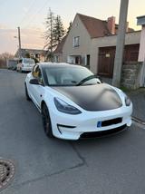 Tesla Model 3 Allradantrieb mit Dualmotor Performance