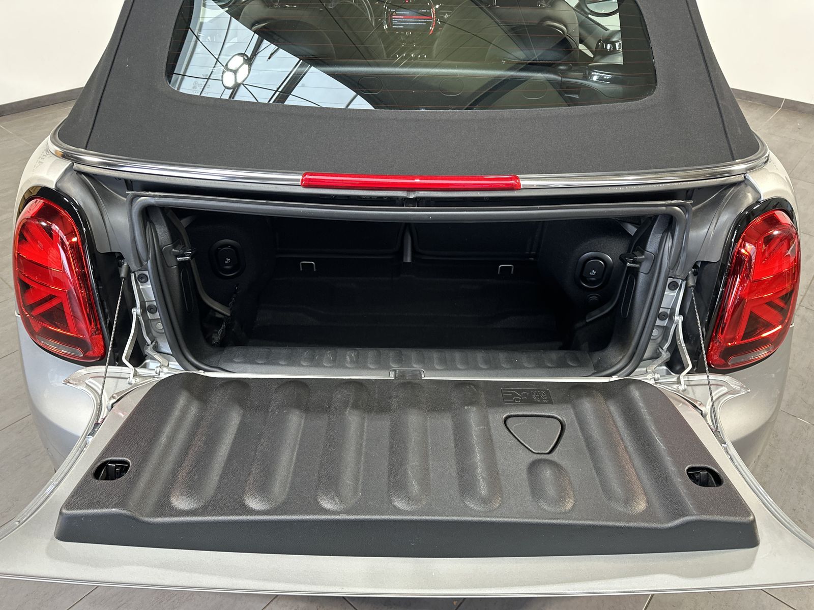 Fahrzeugabbildung MINI Cooper S Cabrio Aut. NAV+LED+DISDISPLAY+KAMERA