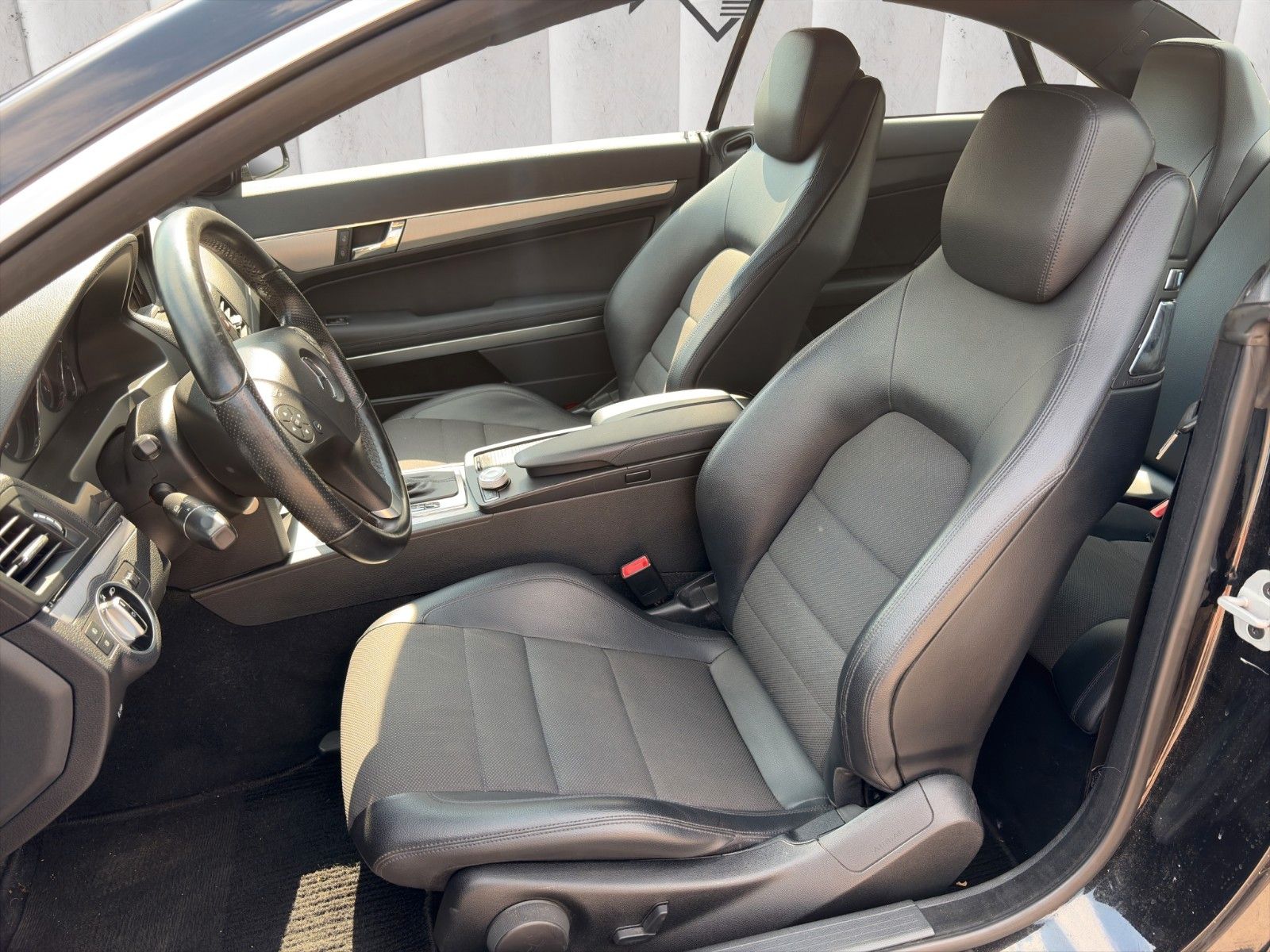 Fahrzeugabbildung Mercedes-Benz E 200 E Coupe CGI BlueEfficiency