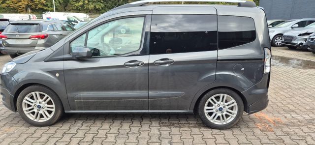 Ford Tourneo Courier Titanium