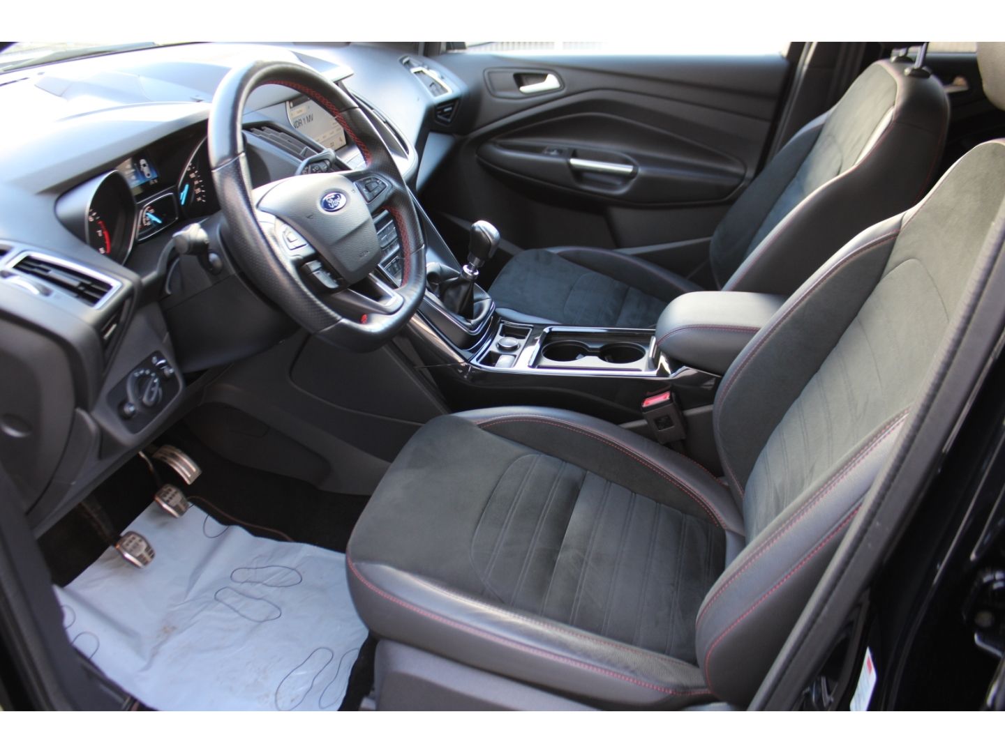 Fahrzeugabbildung Ford Kuga 1,5 EcoBoost ST-Line Bi Xenon GRA RFK AHK P