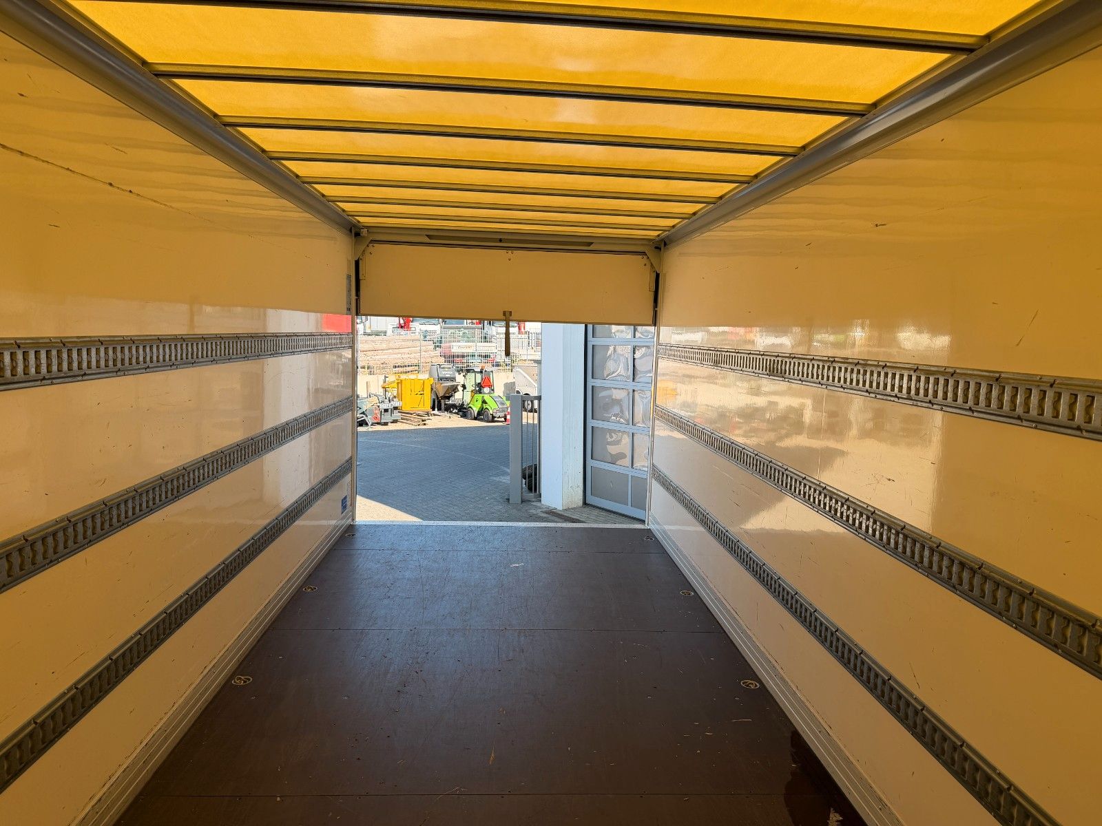 Fahrzeugabbildung Iveco Eurocargo ML120E25 LBW PAlfinger 1.500kg 3 Sitze