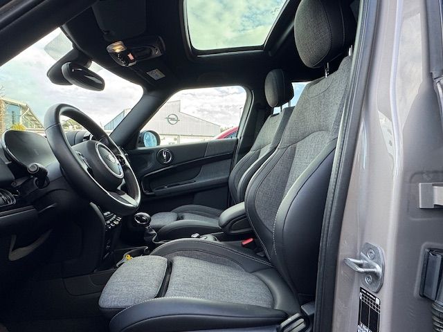 Fahrzeugabbildung MINI Countryman Cooper SE PHEV Classic Trim All4 PANO