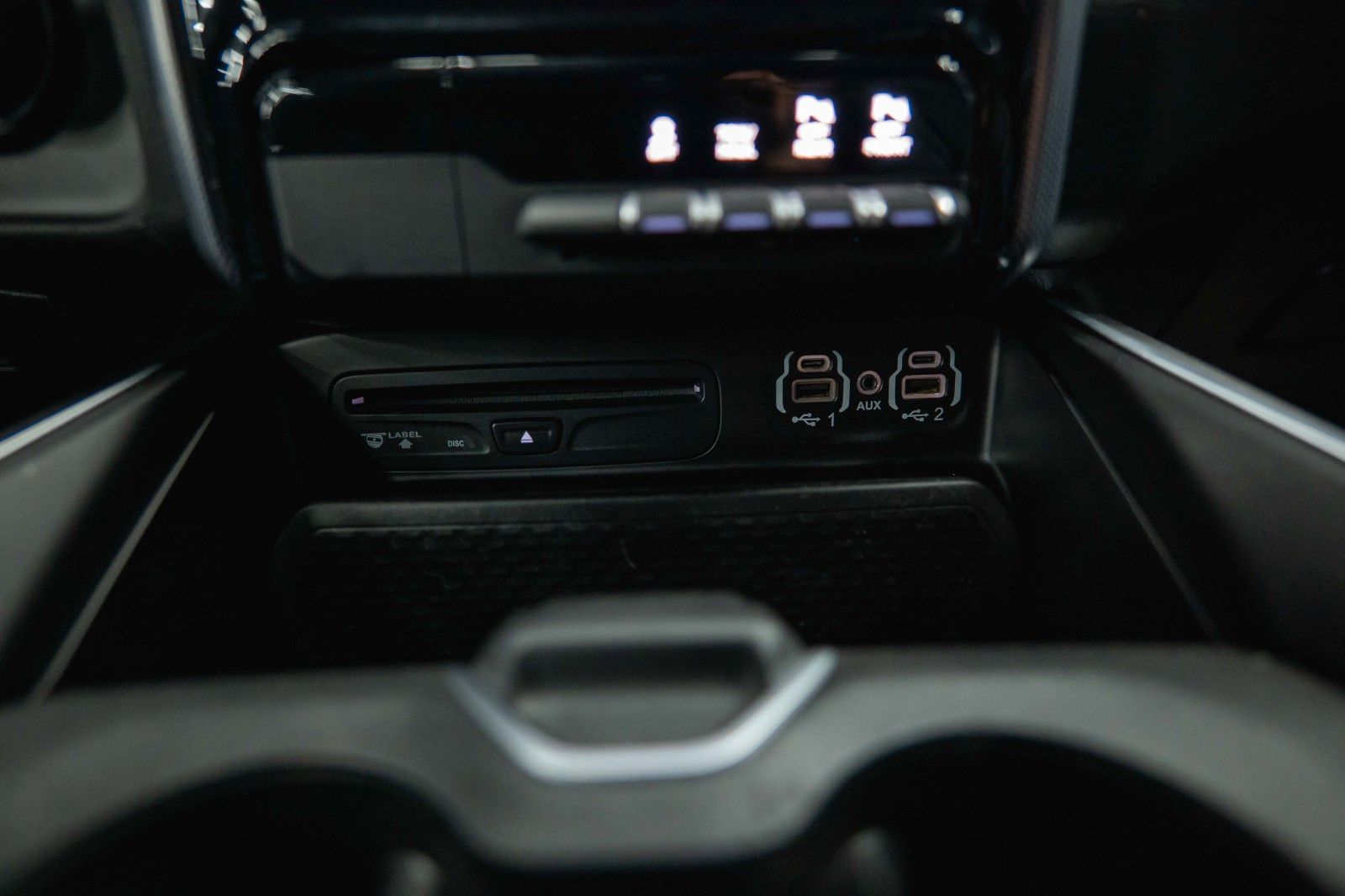 Fahrzeugabbildung Dodge RAM 5.7 V8 HEMI 4x4 OFFROAD Night-Paket LONGBED