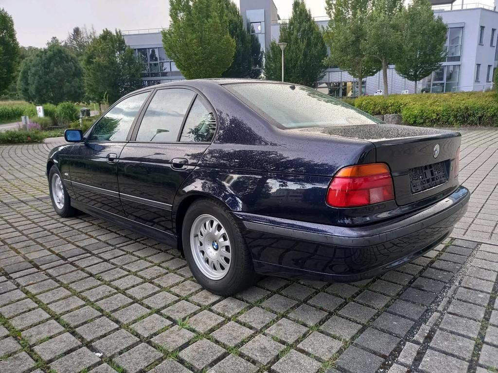 BMW 523