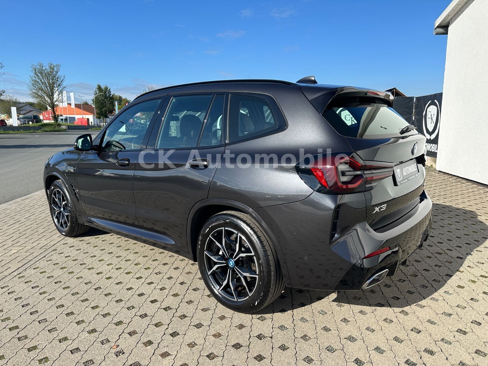 Fahrzeugabbildung BMW X3 xDrive30e M-Sport/Navi/Laser/Head-Up/Kamera