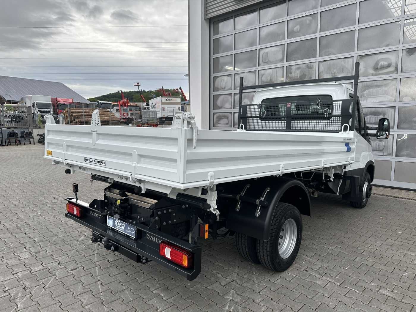 Fahrzeugabbildung Iveco 70C18H 3-S.-Kipper Meiller *R3.450mm*2xAHK*