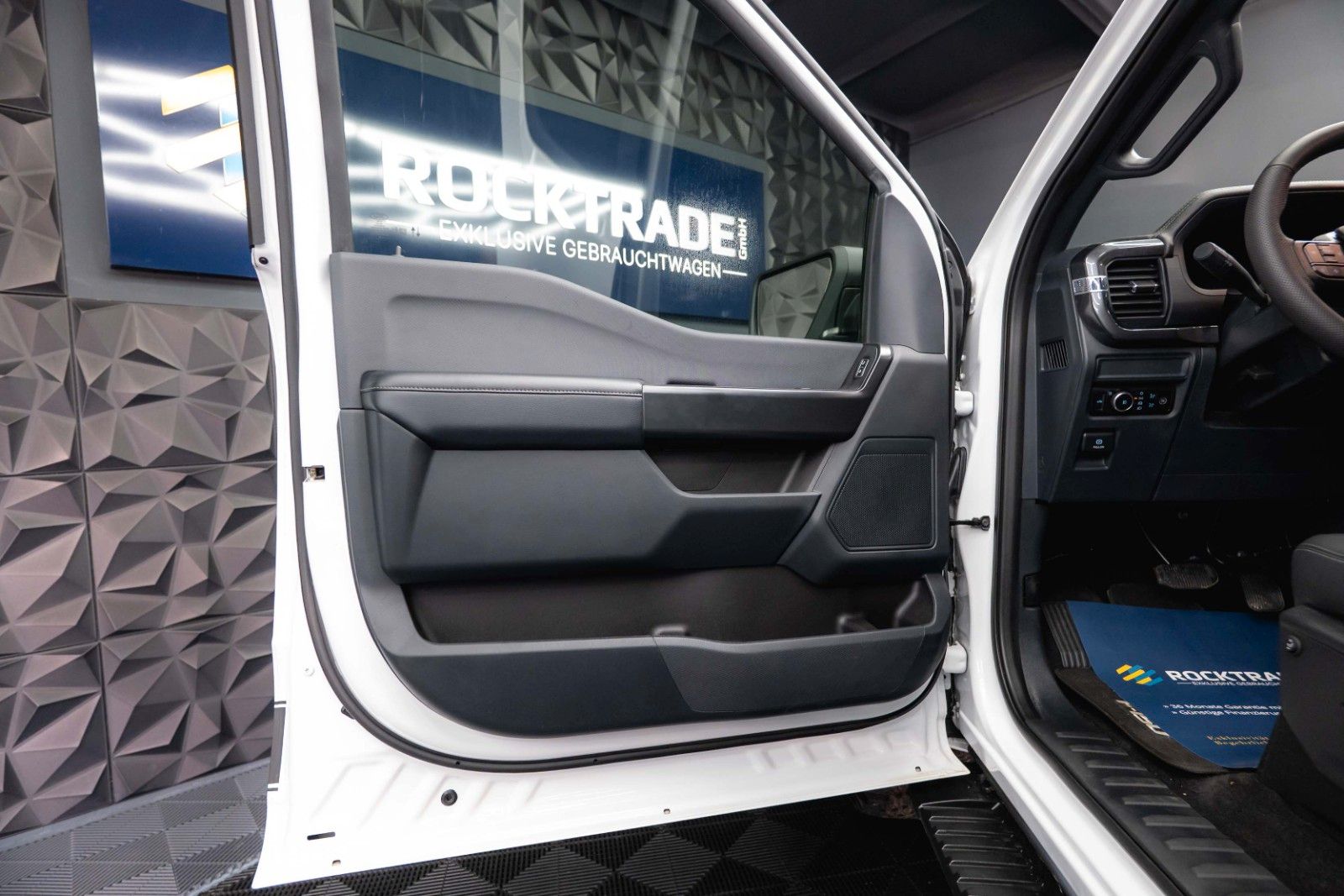 Fahrzeugabbildung Ford F150 5.0L V8 4x4 Offroad SuperCrew RAPTOR 19%